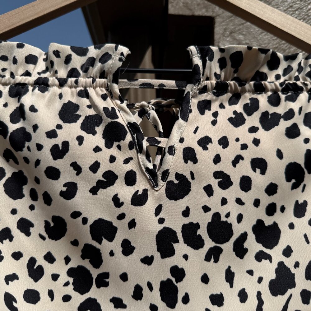 EUC Beach Bunny Off-Shoulder 3/4 Sleeve Tanner Leopard Romper - Picture 7 of 15